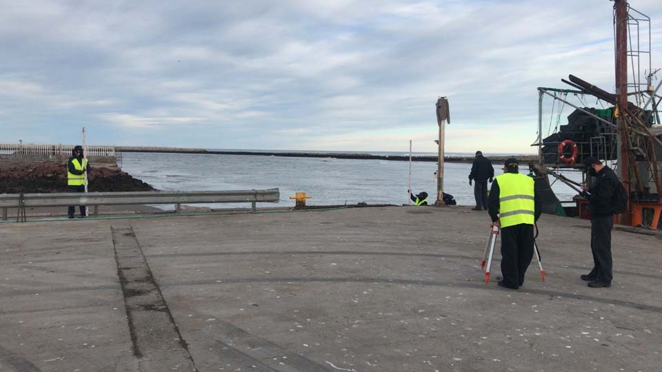 Tareas de nivelación en el Puerto de Rawson